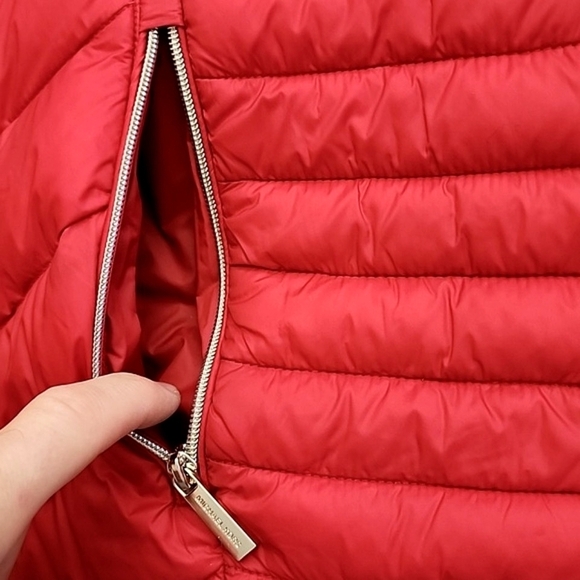 Michael Kors Women's Red Down Fill Quilted Puffer Hooded Winter Coat Size 1X - Picture 6 of 16